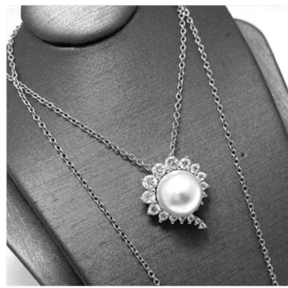 Jewelry - Gorgeous Pearl and Diamonique Necklace